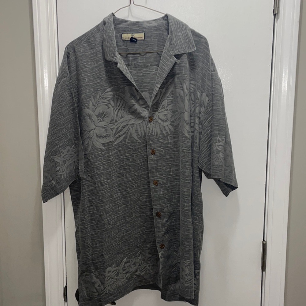 Tommy Bahama 100% silk button down shirt. Size large